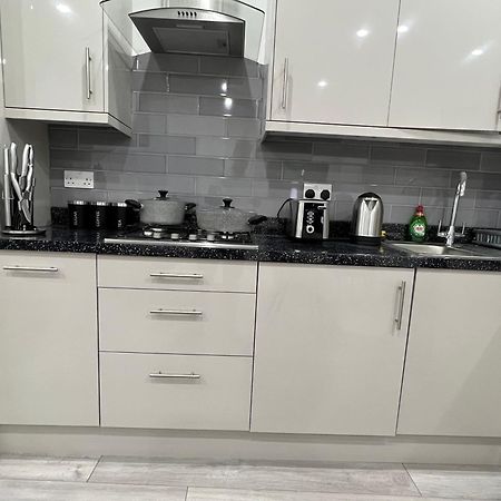 F4 Luxury Stays One Bed Apartment With Parking Ilford Exterior foto