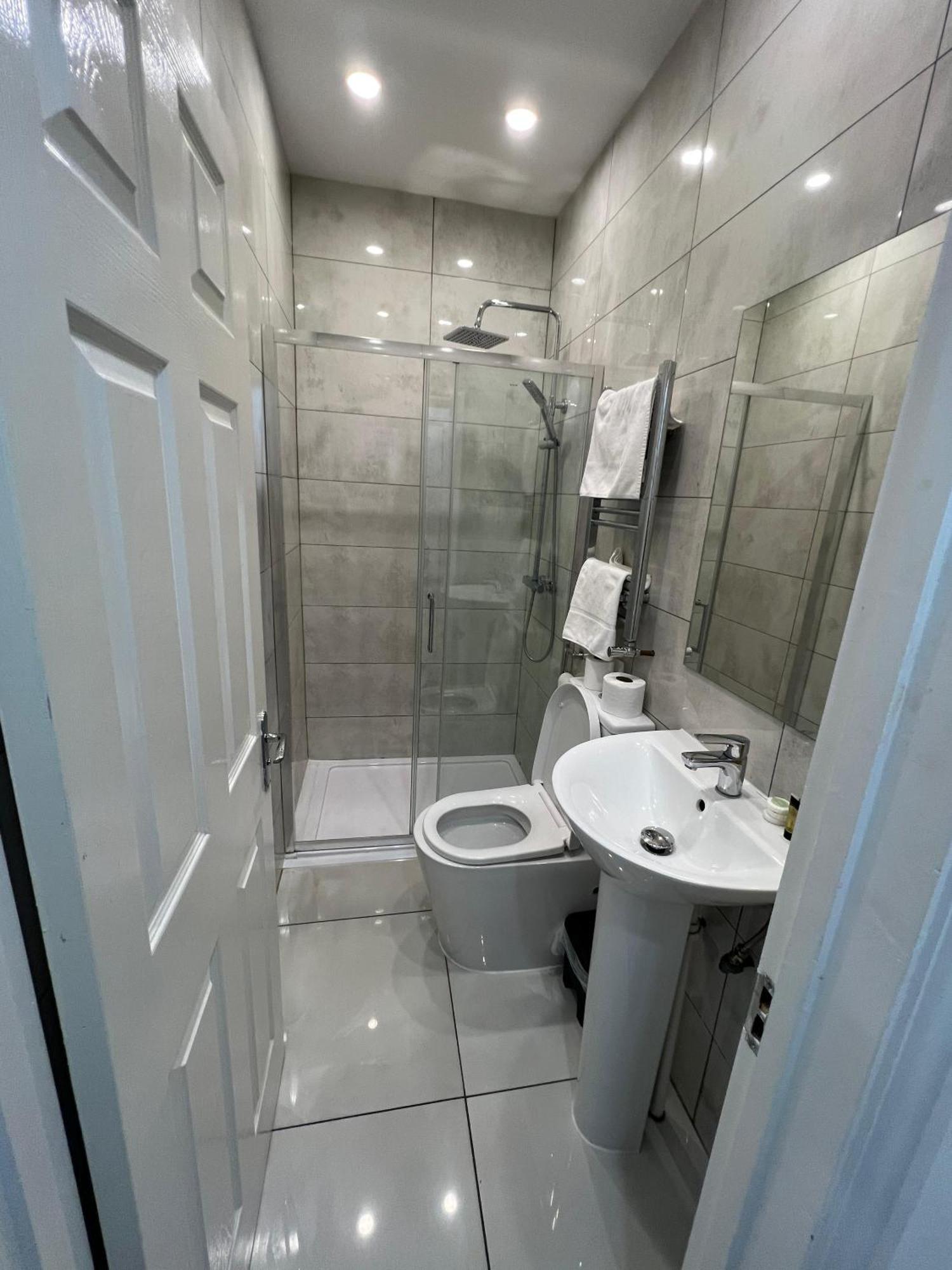 F4 Luxury Stays One Bed Apartment With Parking Ilford Exterior foto