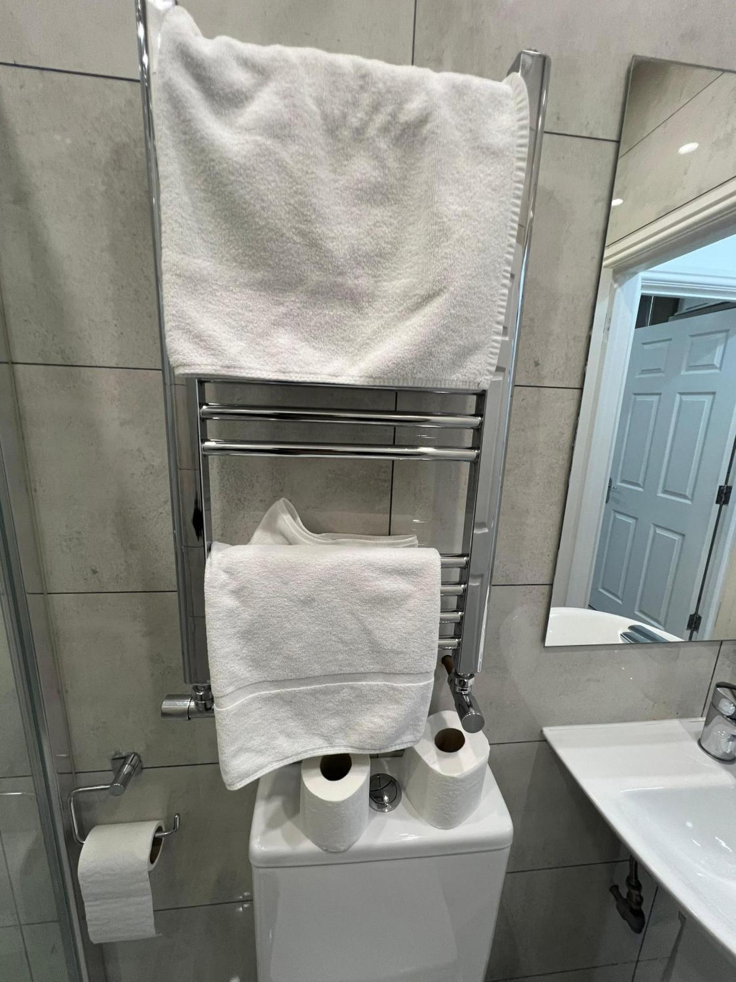 F4 Luxury Stays One Bed Apartment With Parking Ilford Exterior foto