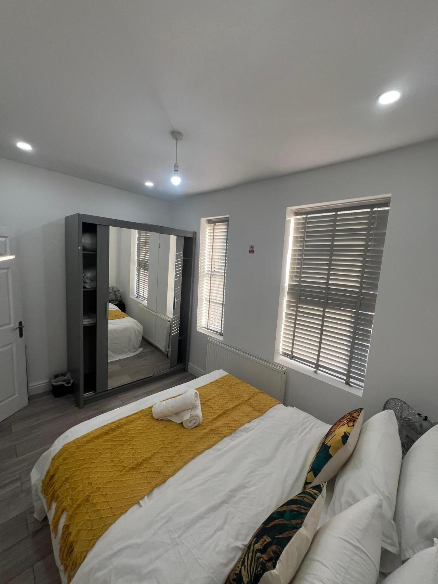 F4 Luxury Stays One Bed Apartment With Parking Ilford Exterior foto